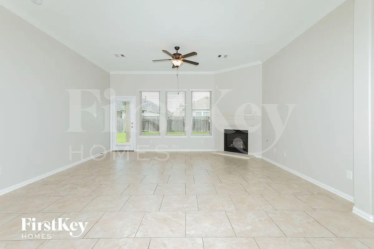 Building Photo - 119 Del Carmen Dr