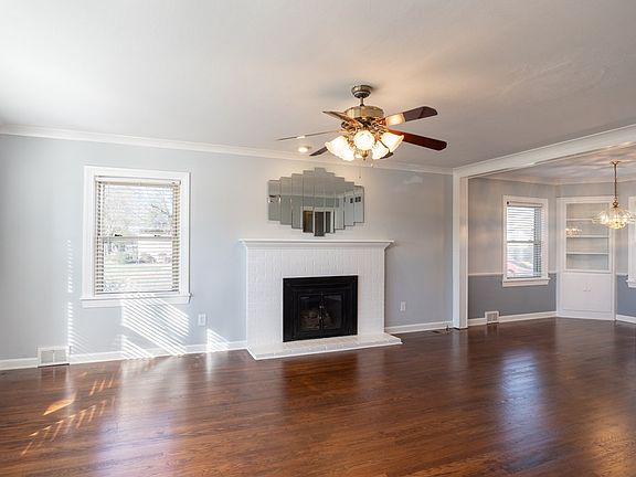3rd image of 219 Stockton Dr