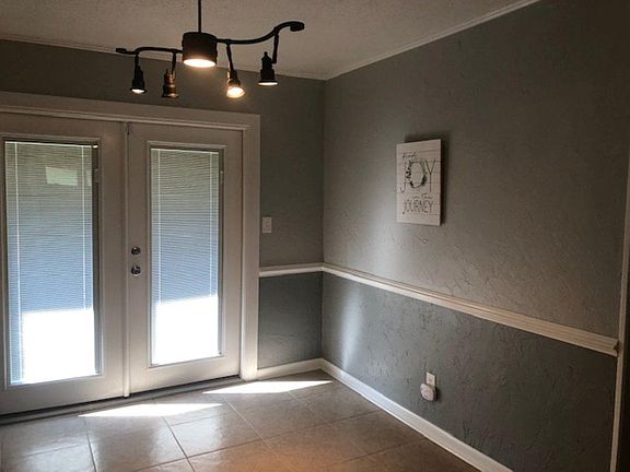 4th image of 402 Arroyo Dr