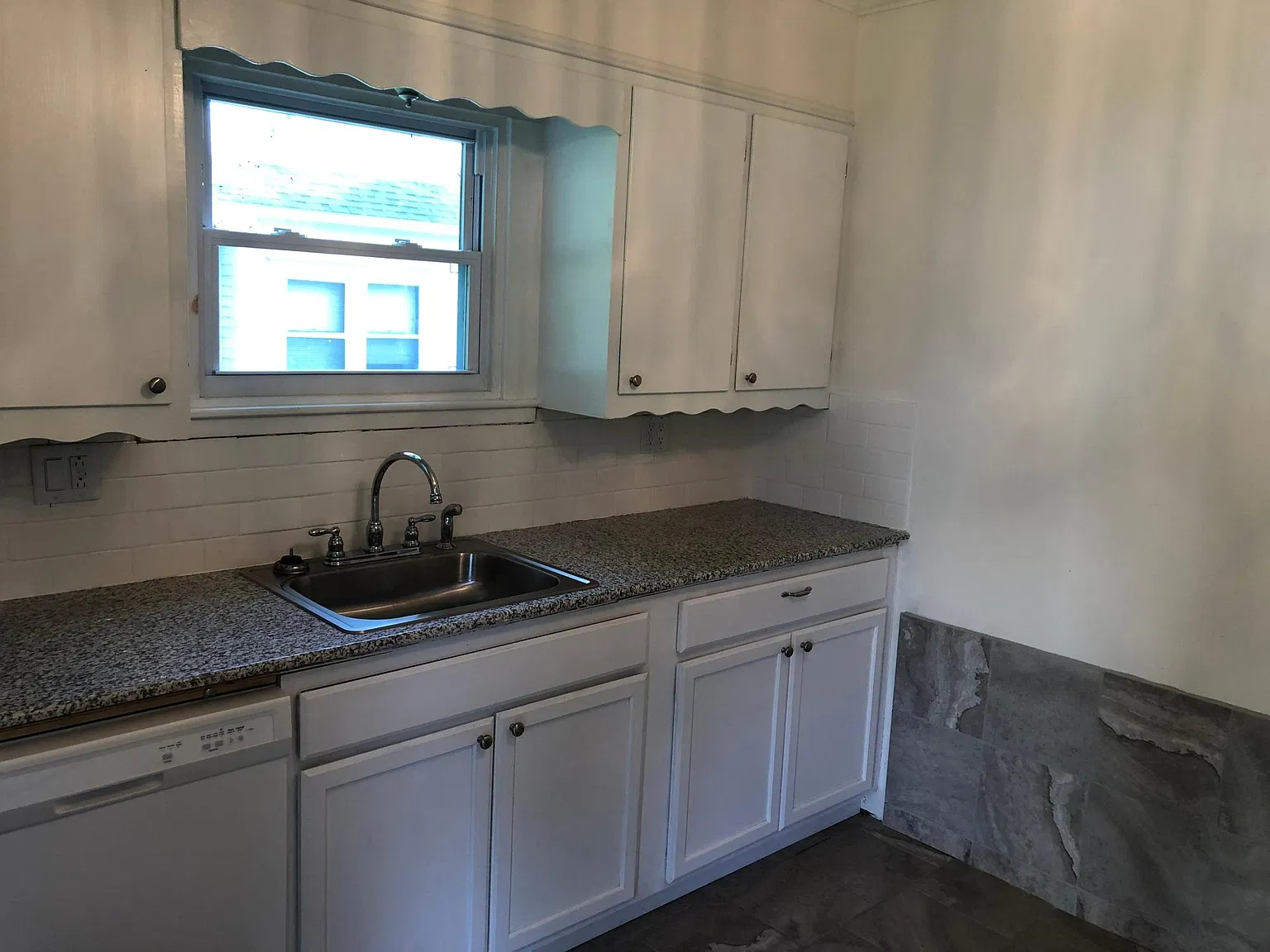 508 Desmond St — Photo 3