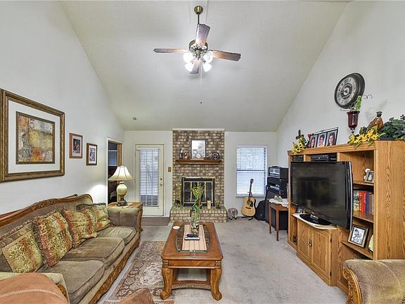 2nd image of 1501 Lincolnshire Way