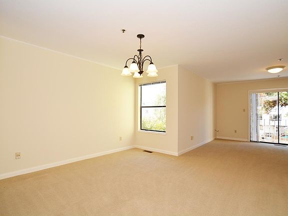 4th image of 447 22nd Ave APT 1