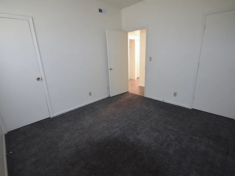 Waveland Place Apartments — Photo 36