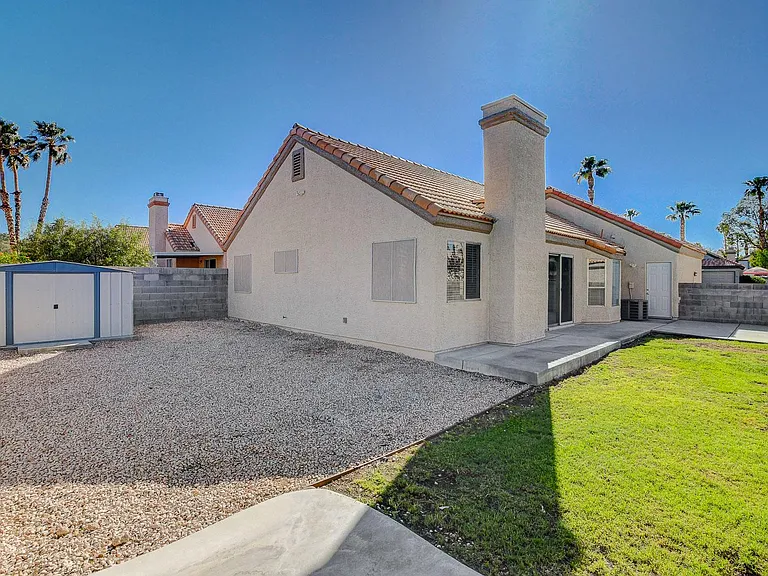 272 Spring Hills Ln — Photo 26