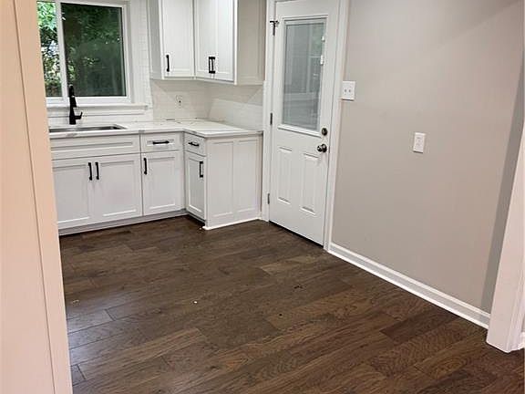 4th image of 4554 Hollywood St