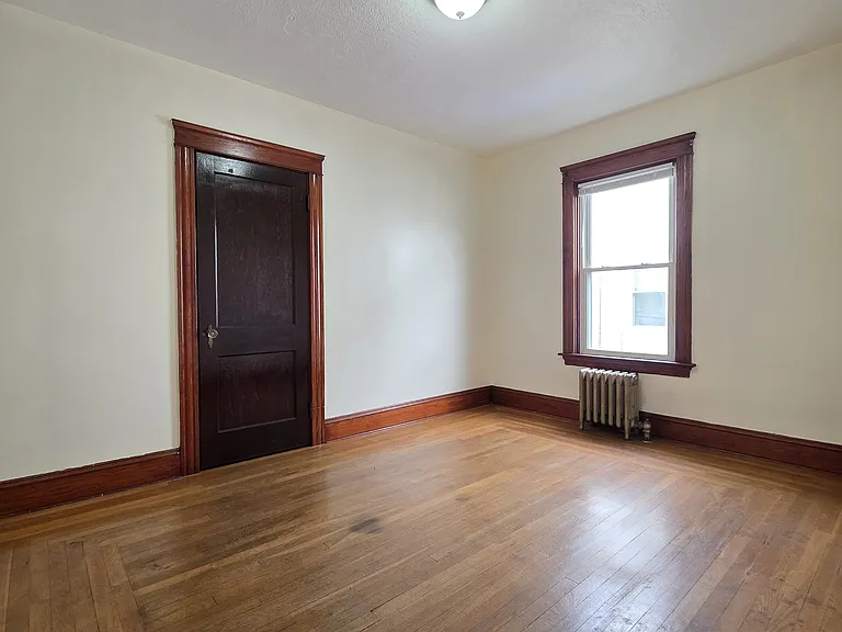  82 Littlefield St 1stFlr 3B/1B FreshPaint Hardwoods! NOPets Prkg — Photo 10