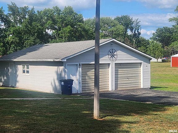 4th image of 901 N Sunset Terrace Dr