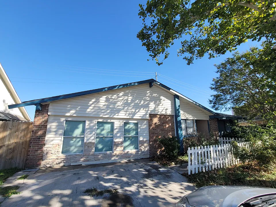 2320 Montclair Cir