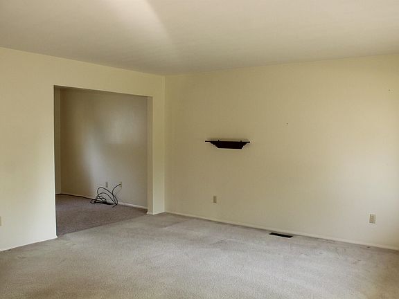 4th image of 2216 Legoma Dr