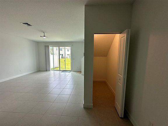 5th image of 402 SE Crossoak Ln #402