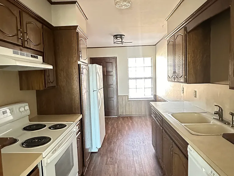 1800 Suzanne Dr — Photo 8