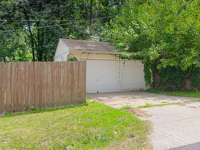 7800 Jefferson St — Photo 30