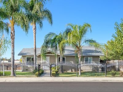 735 K St, Parlier, CA, 93648