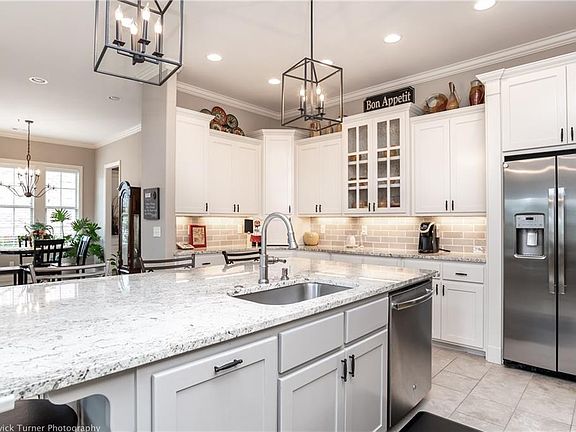 4th image of 6910 W Balmoral Dr