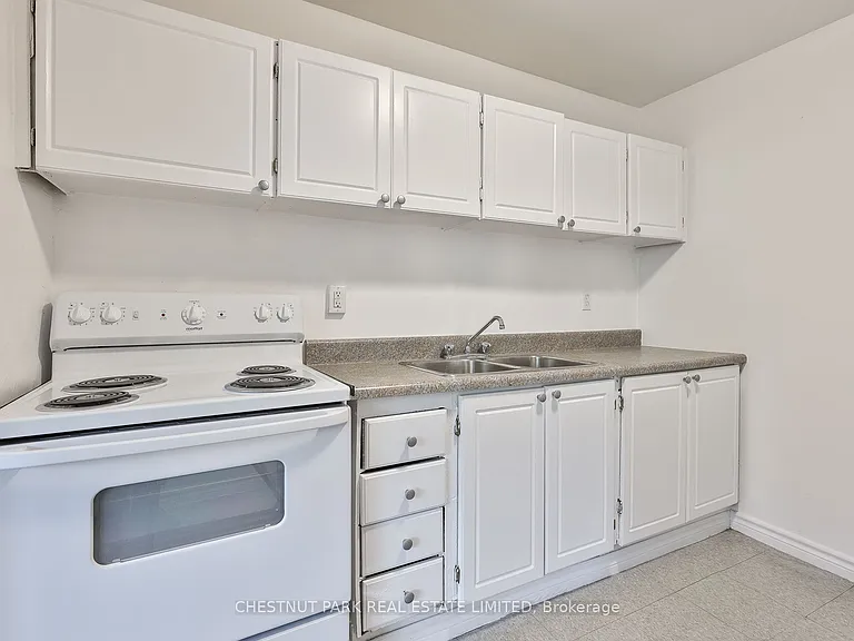 900 Glen St #218 — Photo 16