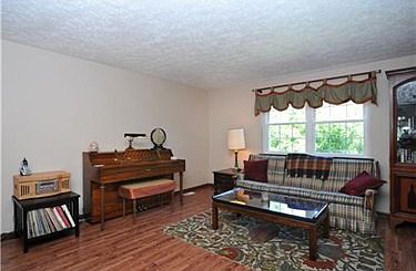 5th image of 625 Newton Sq