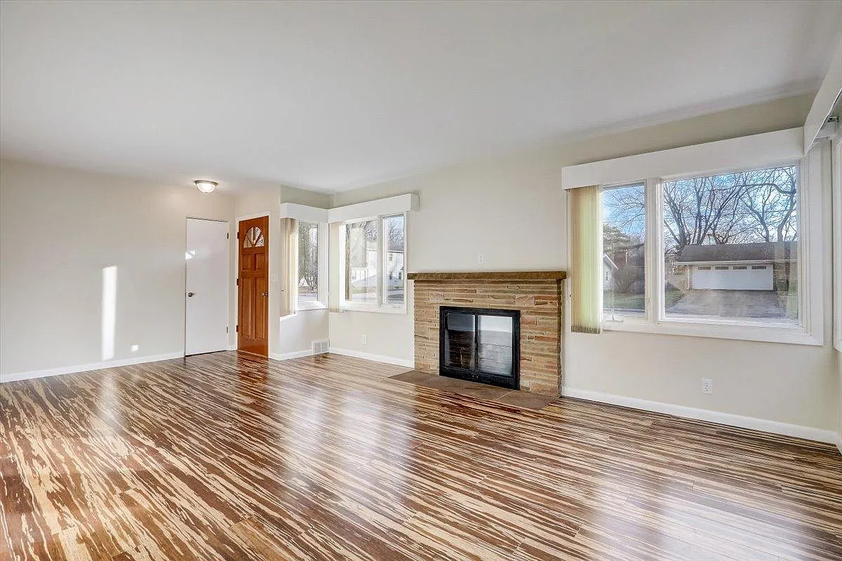 3 bed, 1800 sqft, $2,600 — Photo 2