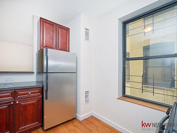 3rd image of 583 W 215th St APT B9