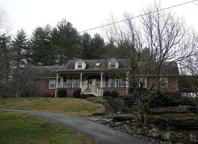 1st image of 620 Julia Dr