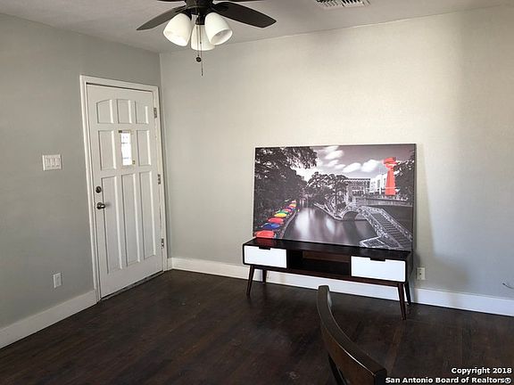 3rd image of 835 Zachry Dr