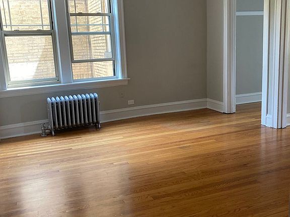 3rd image of 1731 W Thorndale Ave APT 2A