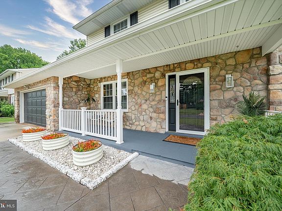 3rd image of 2511 Channin Dr