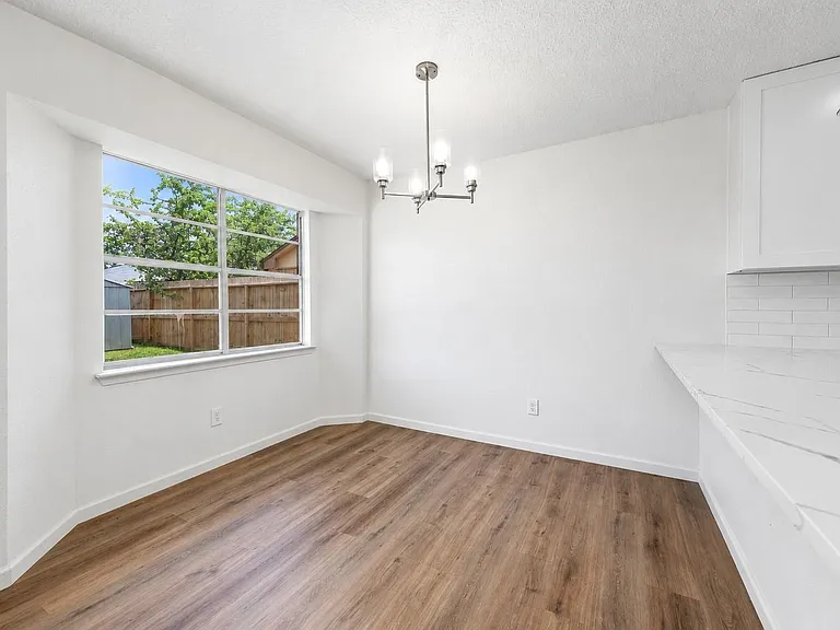 6526 Lynngate Dr — Photo 5