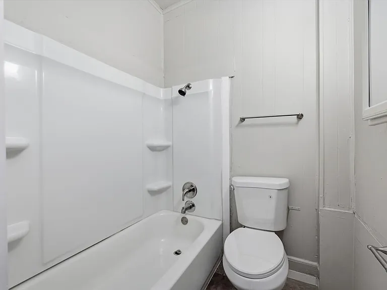 711 Brown St #B — Photo 11