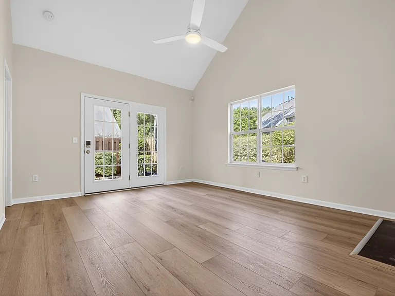 8911 Bryant Field Cir — Photo 10