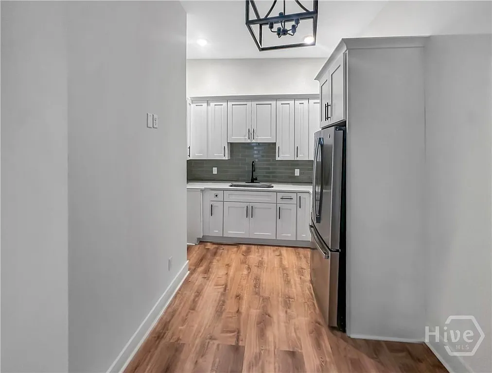 3 bed, 2.0 bath, 1000 sqft, $2,500 — Photo 3