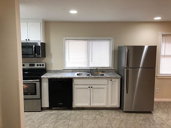 KITCHEN W/ EAT-IN SPACE