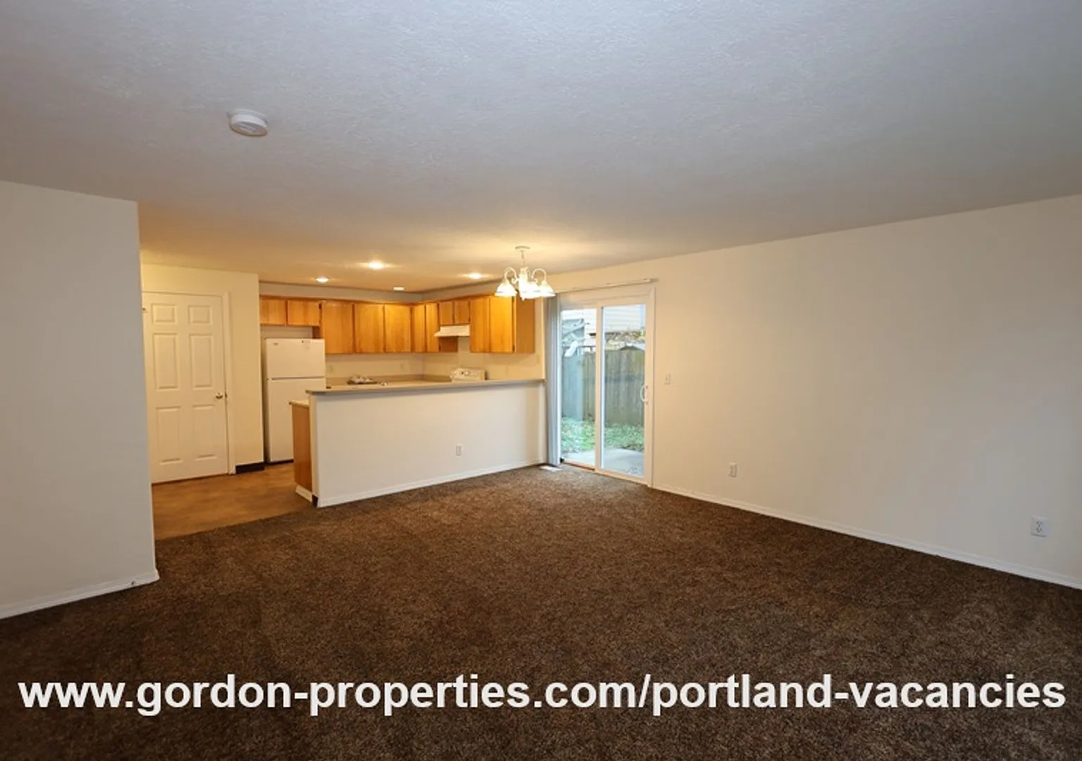 SE 73rd Ave - 3 bedroom townhouse in Mt Scott-Arleta neighborhood — Photo 2