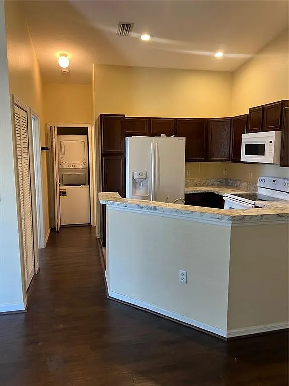 2 bed, 2.0 bath, 1018 sqft, $1,800 — Photo 4