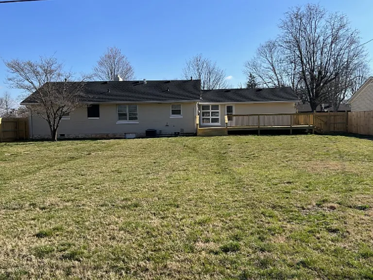 705 Hampton Dr — Photo 18
