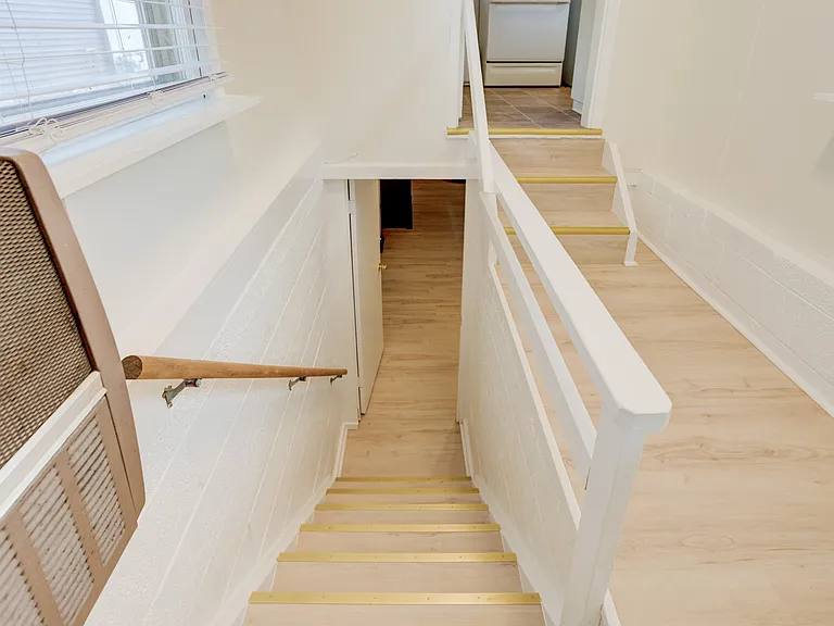 835 Allen St — Photo 22