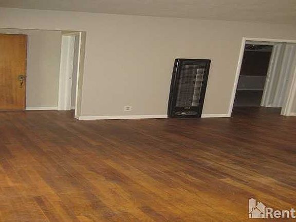 5th image of 1015 E Saginaw Way
