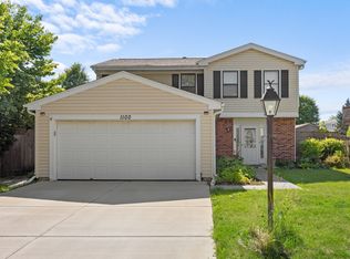 1100 Singleton Dr, Roselle, IL 60172