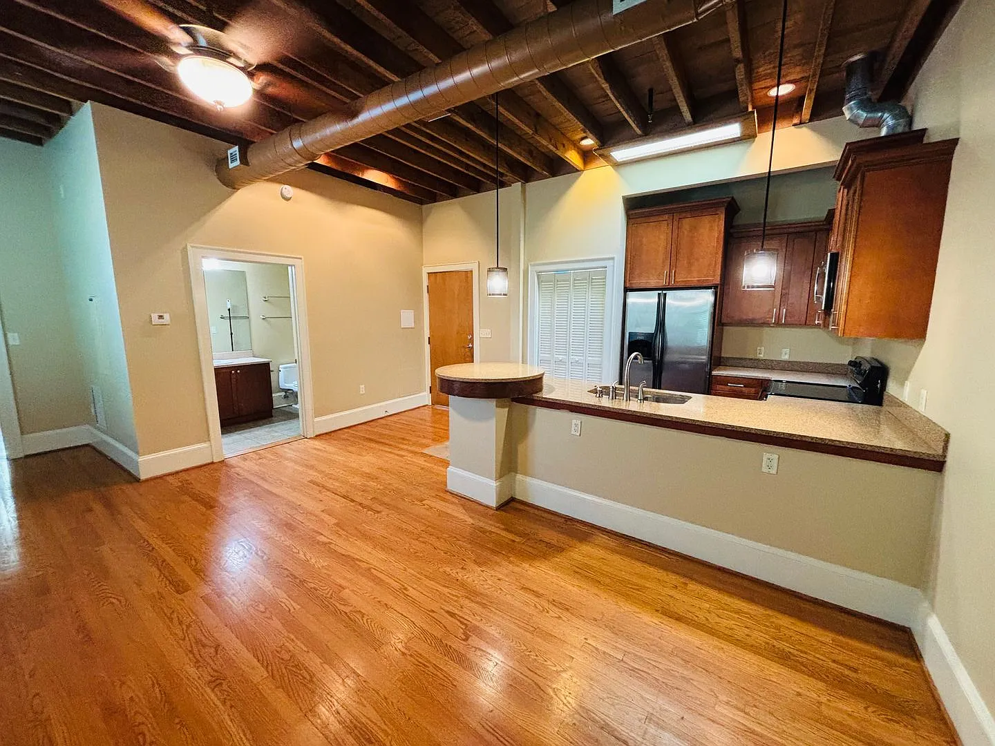 2 Bedroom, 1 Bath Apartment — Photo 4