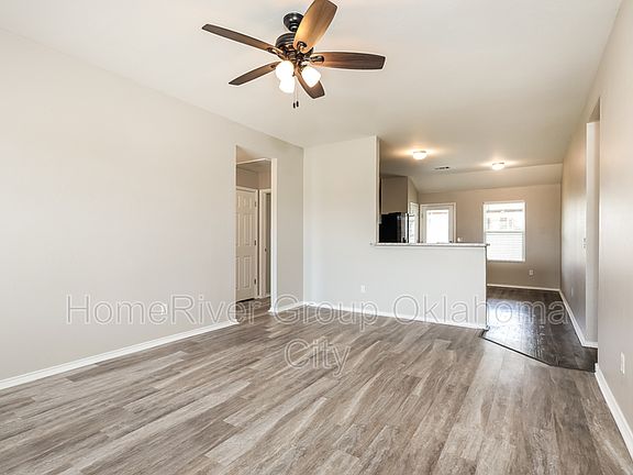 3rd image of 221 Blue Dr