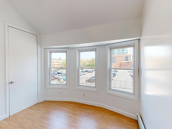 3rd image of 685 Montgomery St #2