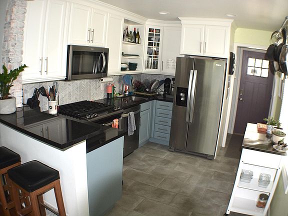 4th image of 1425 E Zenith Ave