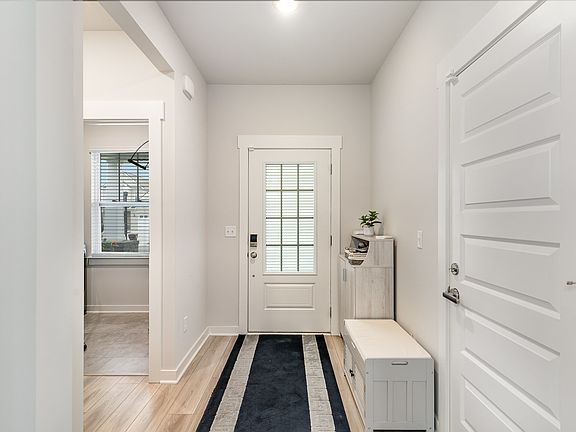 4th image of 120 Ravens Crest Ave