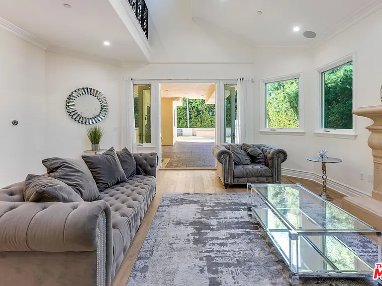391 S Saltair Ave — Photo 8
