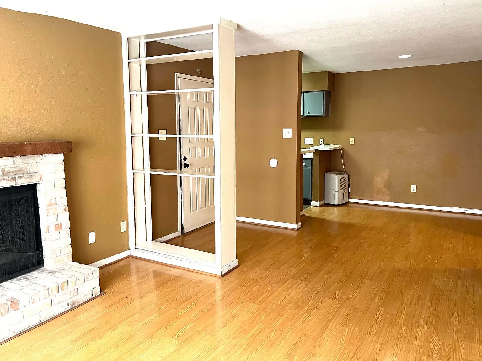 2 bed, 1.5 bath, 700 sqft, $950 — Photo 3