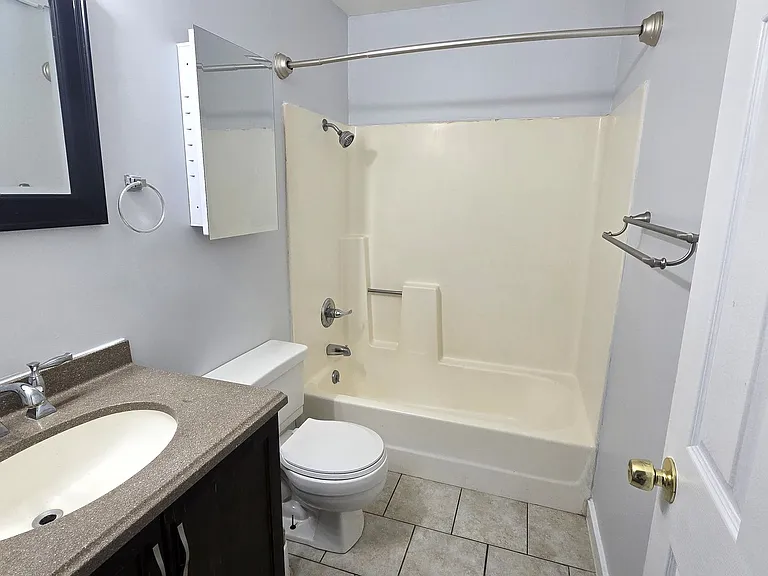 704 Vivian St — Photo 8