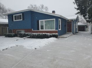 1020 Coolidge Ave, Wheaton, IL 60189