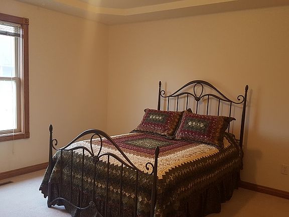 3rd image of 3062 Creekwood Cir