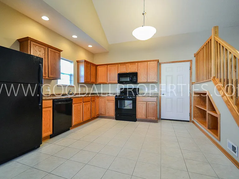 4308 152nd Pl — Photo 2
