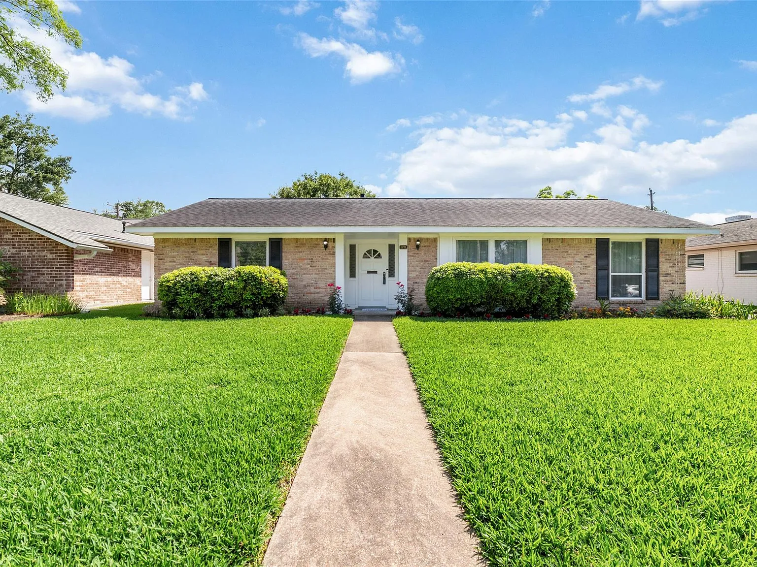 3 bed, 2.5 bath, 2105 sqft, $3,190 — Photo 2