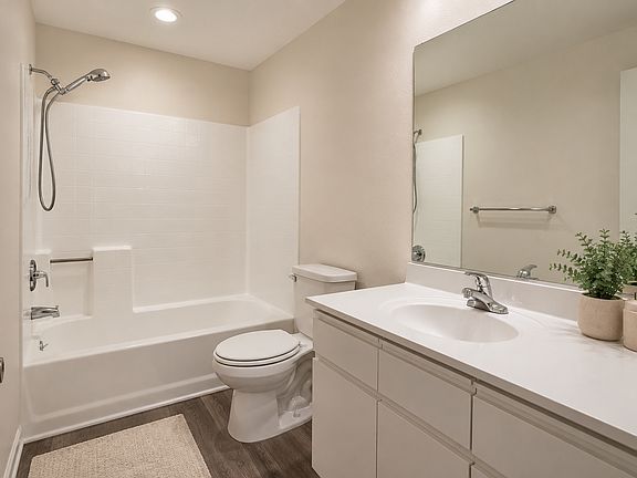 5th image of 4343 Whitsett Ave APT 201